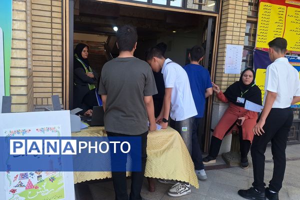 مسابقات بازی‌های فکری رویش مرحله استانی در شیراز