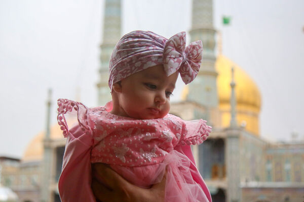 تشرف دختران به زیارت حرم مطهر حضرت معصومه(س)