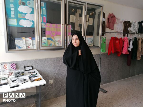 افتتاح نمایشگاه دست سازه‌های هنری در هفته مشاغل
