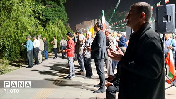 تجدید بیعت با رهبر انقلاب در شب هشتادو نهم