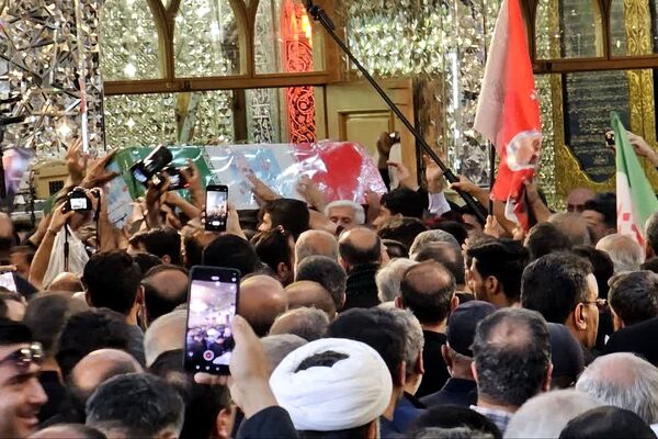 بدرقه یاران انقلاب در حرم حضرت عبدالعظیم (ع) شهرری