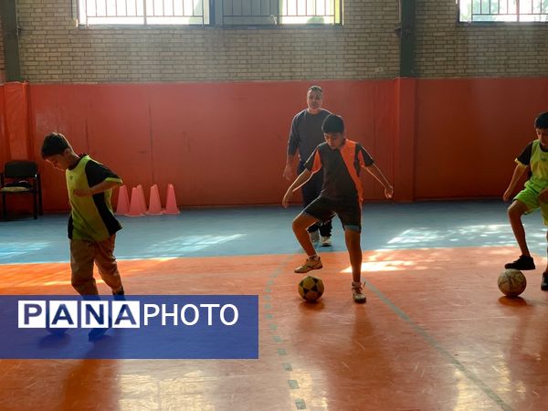 برگزاری فعالیت‌های ورزشی درون مدرسه‌ای در دبستان معلم آشخانه 