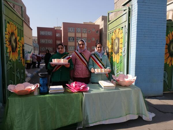 موکب دانش‌آموزی مدرسه ۲۲ بهمن به‌مناسبت ولادت حضرت مهدی (عج)