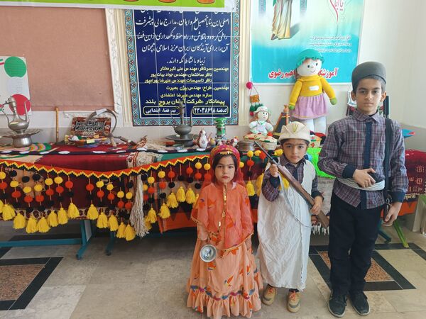 نمایشگاه صنایع دستی و جشنواره غذاهای سنتی به‌مناسبت دهه فجر 