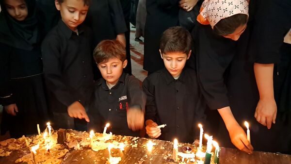 شام غریبان و حضور کودکان در مراسم سوگواری عاشورا