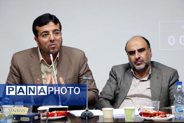 برگزاری نشست خبری مدیرکل راه و شهرسازی استان یزد و مدیران دستگاه‌های متولی مسکن