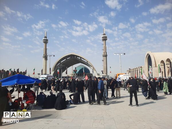 اولین روز وداع با شکوه با رهبر شهید و خانواده بزرگوارشان 