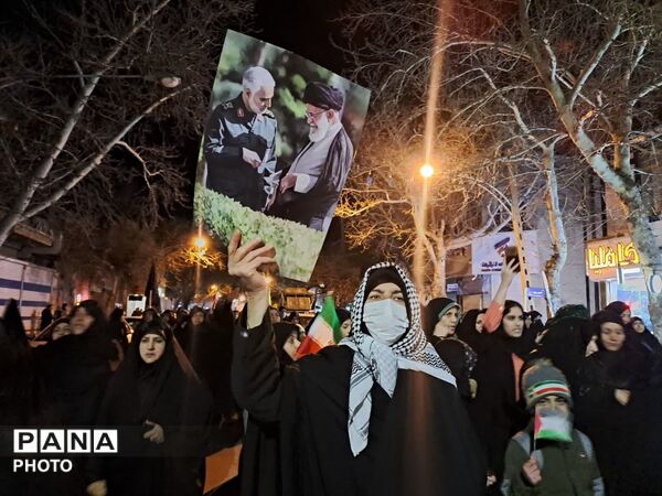 نمایش اقتدار مردم تویسرکان در شب پنجم شهادت رهبر انقلاب