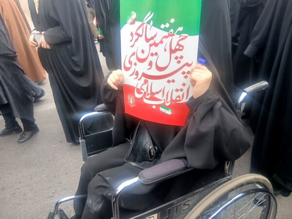 جلوه هایی از راهپیمایی جشن پیروزی انقلاب در شهر قم