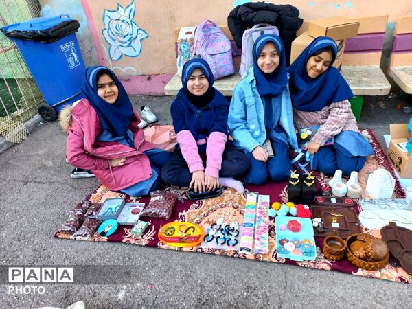بازارچه کارآفرینی دانش‌آموزان شهید جواهری۲ 