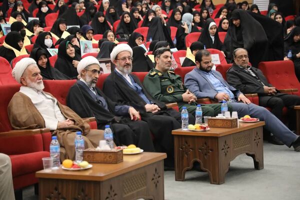 همایش تقدیر از مادران و همسران شهدا در دانشگاه قم