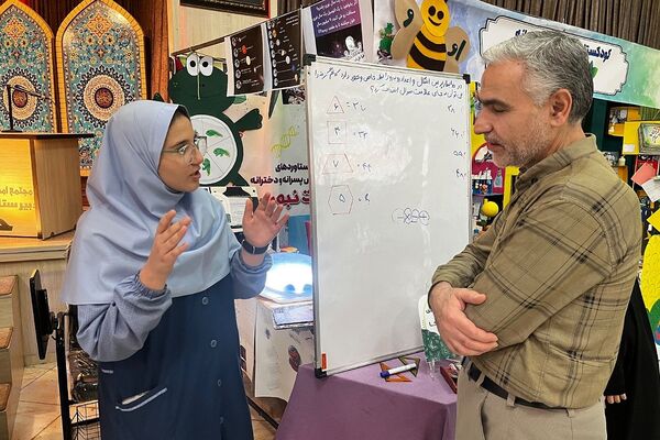 برگزاری نمایشگاه «افق‌های روشن» در دبستان حکمت ناحیه دو شهرری 
