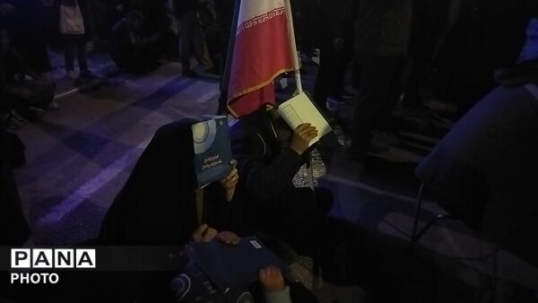 نیشابوری ها قرآن ها را به سر گرفتند-۲