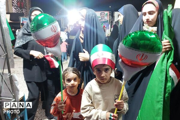 موکب نوجوان مبارز در میدان معلم