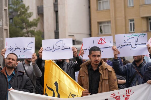 غرش خشم انقلابی دانشجویان دانشگاه آزاد مشهد علیه صهیونیسم و فریاد همبستگی با غزه