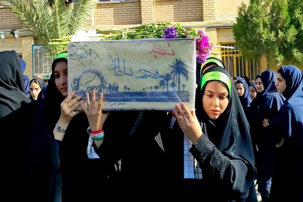 حضور پیکر شهید دانش‌آموز زینت بخش مدارس نجف‌آباد 