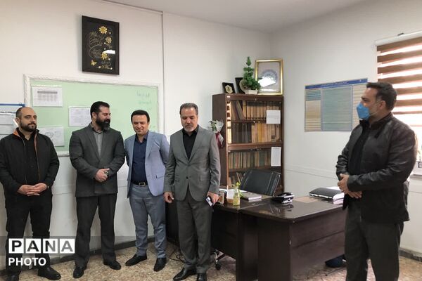 بازدید و عرض تبریک مدیر آموزش و پرورش ناحیه دو شهرری از کارکنان اداری