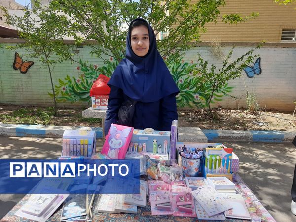 بازارچه کسب‌ و کار با هدف کارآفرینی در آموزشگاه نورایمان