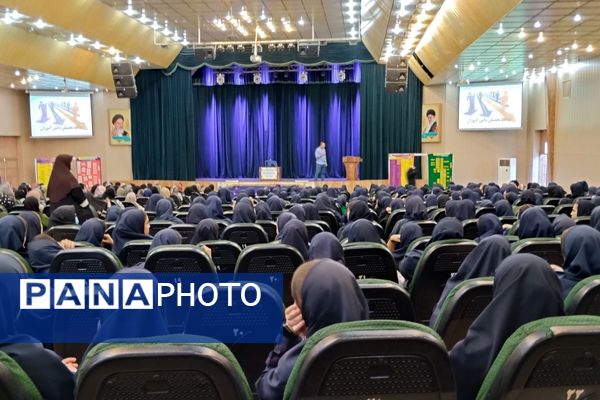 اولین جلسه هدایت تحصیلی دبیرستان پویش ناحیه ۳شیراز 