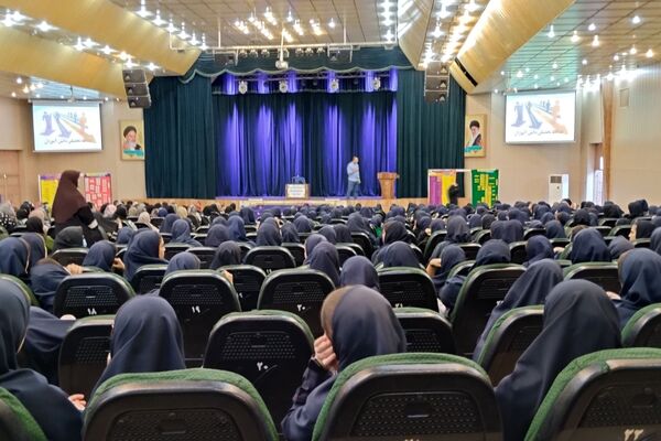 اولین جلسه هدایت تحصیلی دبیرستان پویش ناحیه ۳شیراز 