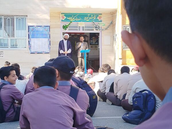 بازدید سرزده بازپرس دادگستری شهرستان کاشمر از دبیرستان میثاق