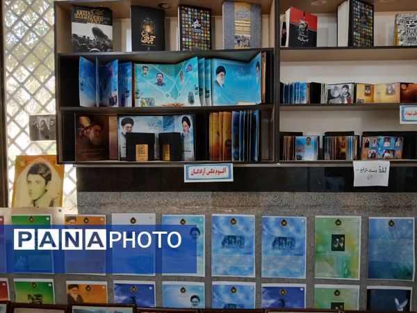 بازدید دانش‌آموزان از نمایشگاه دفاع مقدس واقع در مقبره شهدای گمنام شهرستان ورامین