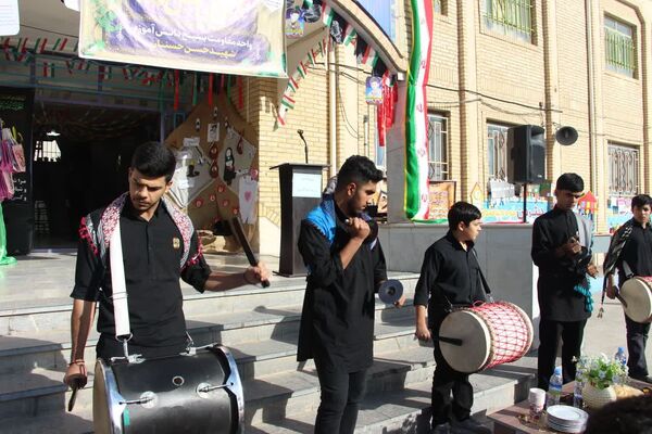 آیین نواختن زنگ استکبارستیزی در یوم‌الله 13 آبان