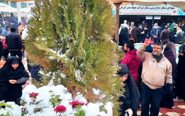روز برفی گلزار شهدای کرمان 