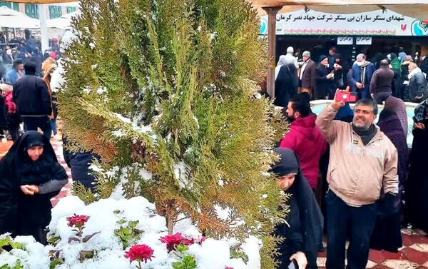 روز برفی گلزار شهدای کرمان 