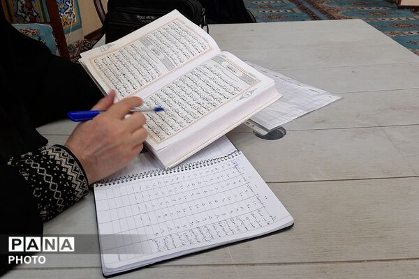 تقدیر از خادمین و فعالان ستاد نماز جمعه صباشهر به مناسبت سالروز اقامه اولین نماز جمعه