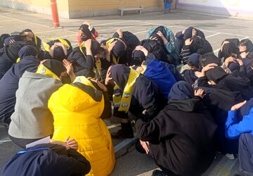 بیست و هفتمین مانور سراسری زلزله و ایمنی در دبیرستان مهر نیشابور