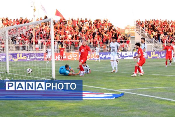 برد شیرین تراکتور در خانه مقابل آلمینیوم اراک