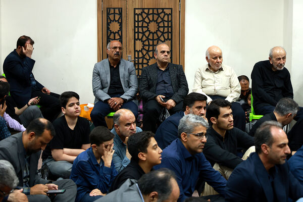 مراسم بزرگداشت شهیدان خدمت در دبیرستان متوسطه دوم امام صادق(ع)