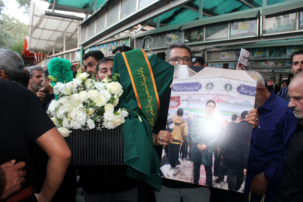 خاکسپاری نوجوان شهید «محمدحسین خاکی» در گلزار شهدای قم