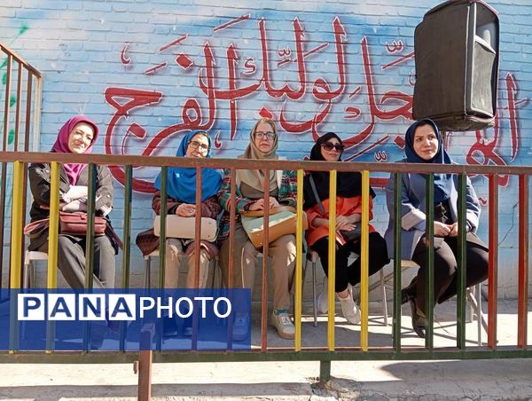 حال و هوای دبیرستان دانش‌نیا در  جشن‌های اعیاد شعبانیه و دهه فجر 