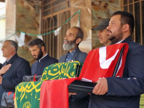 پرچم گردانی حرم مطهر امام رضا (ع) در دبیرستان دخترانه خدیجه کبری (س) ناحیه۴ اصفهان