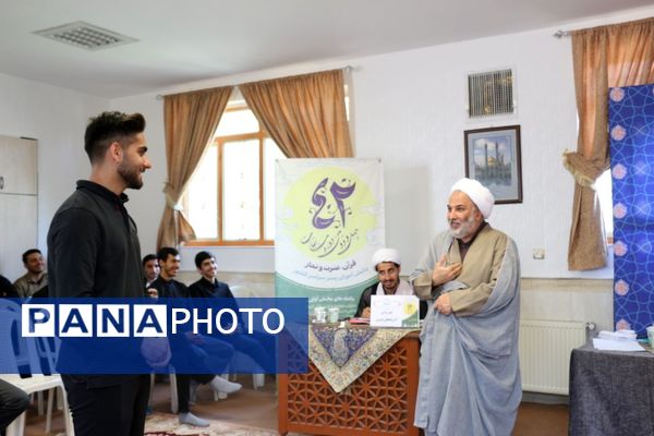 رقابت دانش‌آموزان سراسر کشور در چهل و دومین دوره مسابقات قرآن، عترت و نماز در مشهد