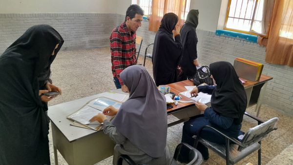 هدایت تحصیلی دانش آموزان پایه نهم دبیرستان میثاق منطقه تبادکان مشهد