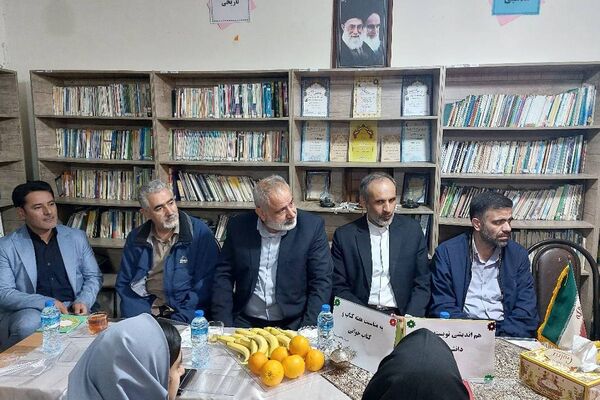 گفت‌وگوی خلاق دردبیرستان فاطمه‌الزهرا؛ نشست مشترک ناشر، معاونین و دانش‌آموزان نویسنده برای رفع چالش‌ها