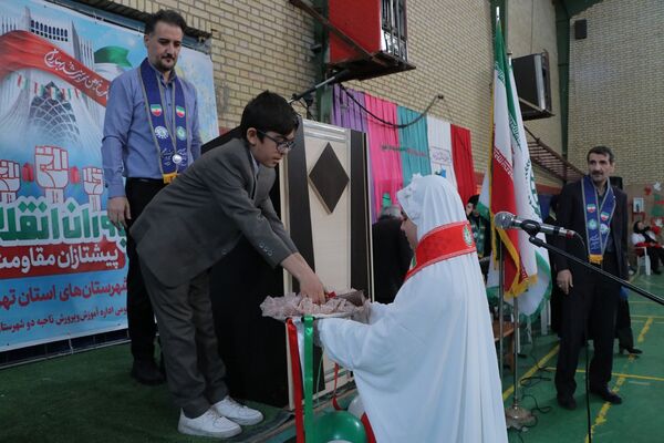 همایش «یاوران انقلاب» در بهارستان‌دو