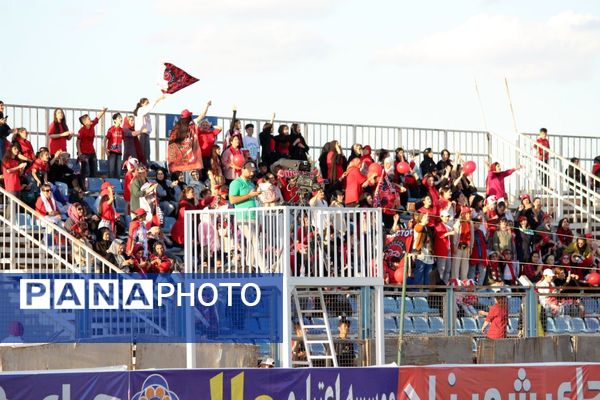 برد شیرین تراکتور در خانه مقابل آلمینیوم اراک