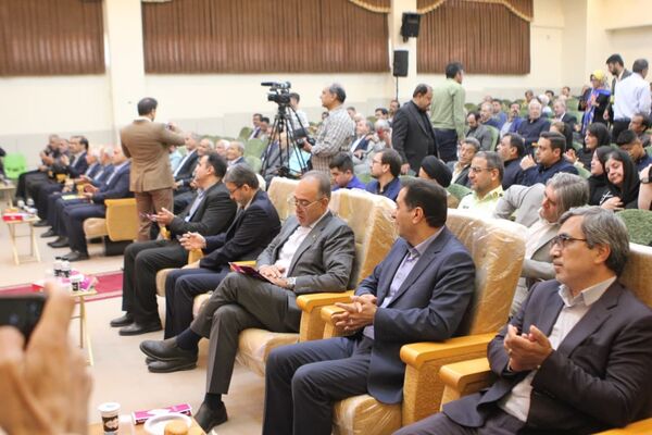 آیین کلنگ‌زنی ۱۶ مدرسه خیرساز در کاشان؛ مشارکت مردمی، حمایت دولتی