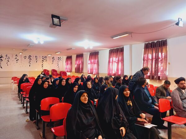 جلسه‌ توانمندسازی مربیان، معاونان پرورشی و سازمان دانش‌آموزی شهرستان فلاورجان 