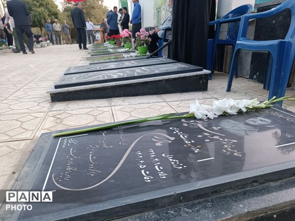 رنگ گرفتنِ گل‌ها با عطرِ خونِ شهدا؛ غبارروبی گلزار شهدای  یکن اباد