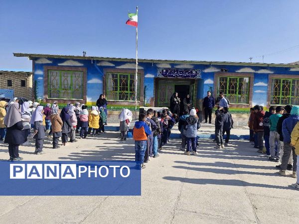 حضور کتابداران در مدارس روستاهای سملقان 