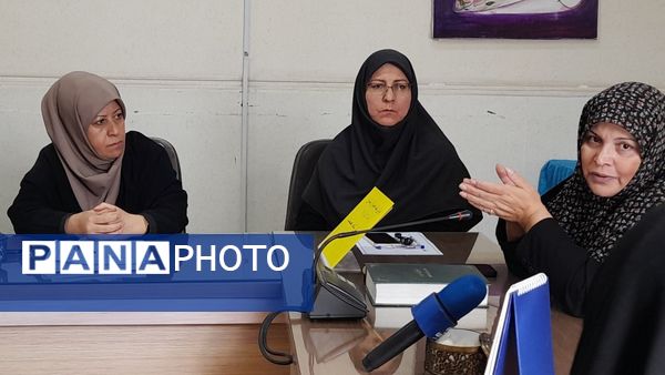 برگزاری اولین جلسه همیاران مشاور دبیرستان شاهد عصمت ناحیه۳ کرج در سال تحصیلی جدید 