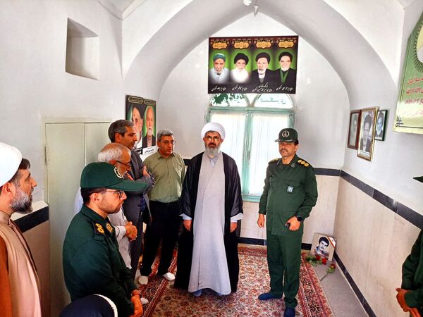 مسئولین کاشمر، غبار از مزار شهید خبرنگار برداشتند