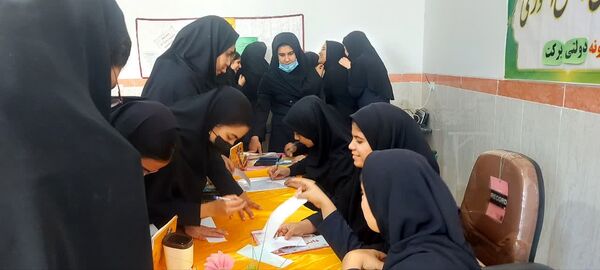 برگزاری انتخابات شورای دانش‌آموزی با هدف تعامل در مدرسه برکت خاتم