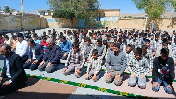 جشن آغاز سال تحصیلی در دبیرستان نمونه دولتی شهید حاج قاسم سلیمانی بن 