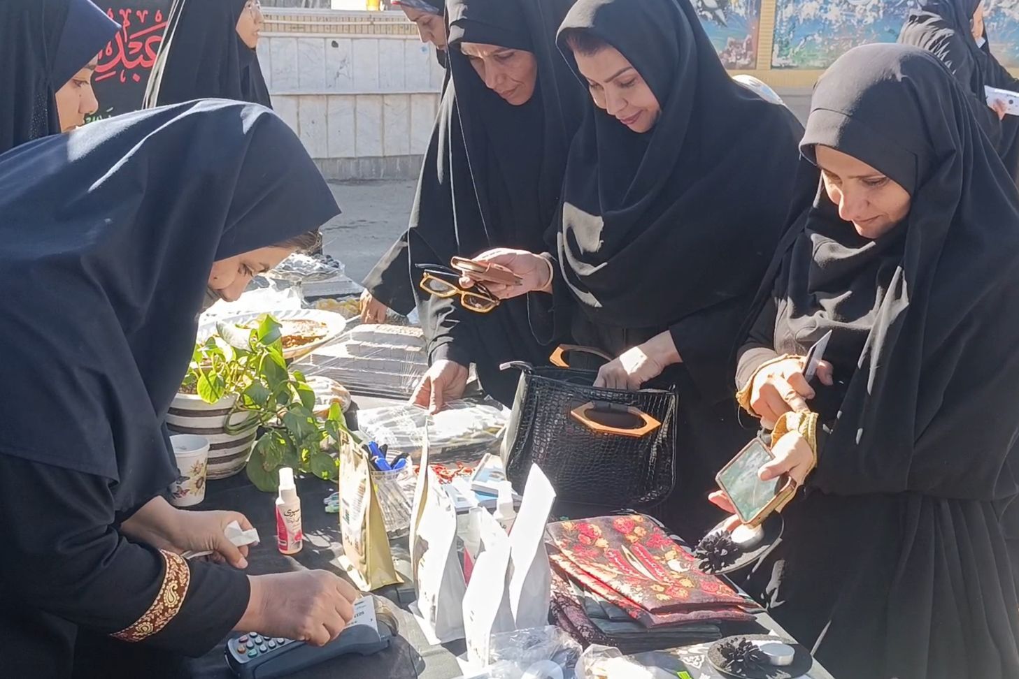 برپایی نمایشگاه "مادرم فاطمه" در دبیرستان مهر نیشابور